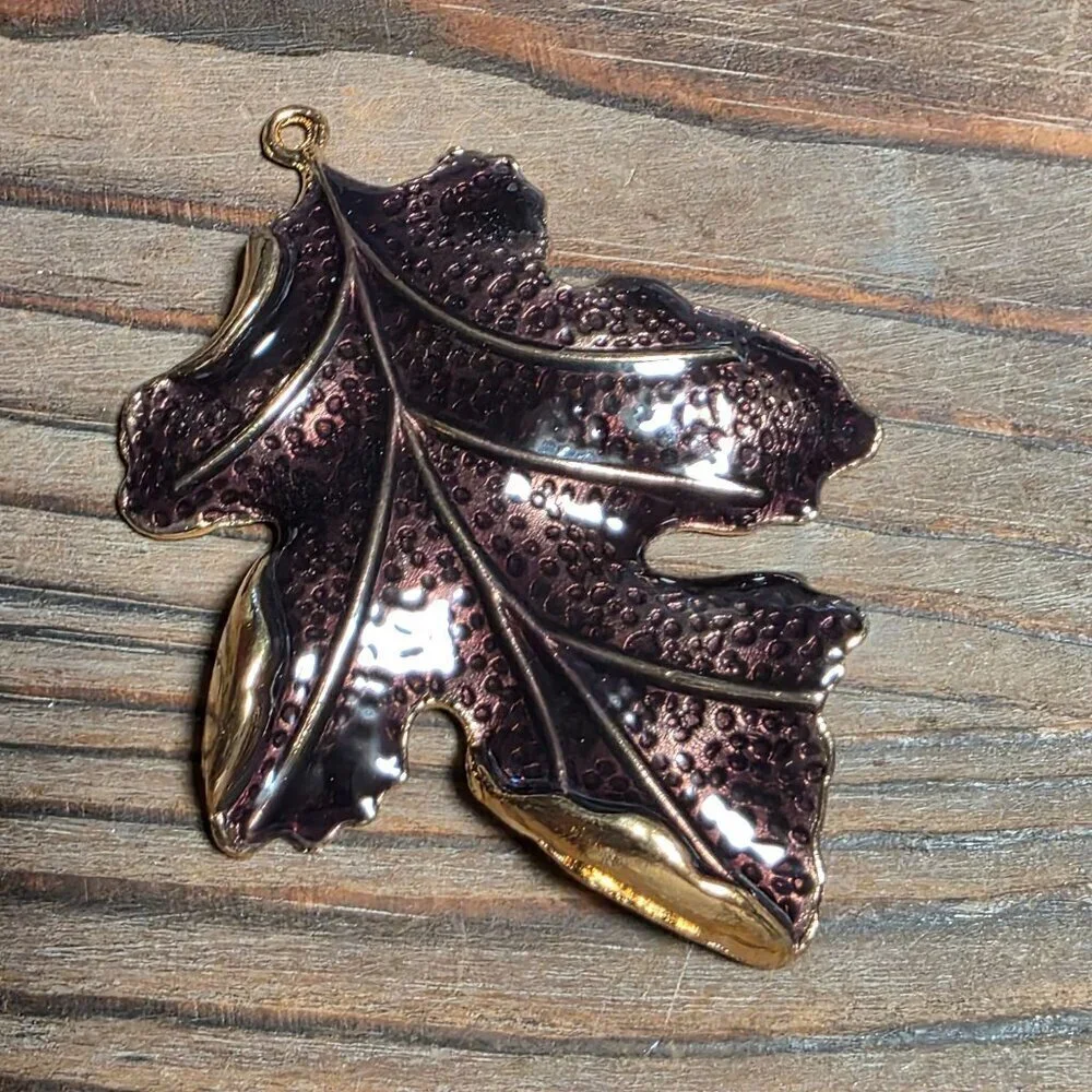 Coppery Brown Enamel on Gold Tone Alloy 3D Textured Large Autumn Leaf Pendant - Picture 6 of 8